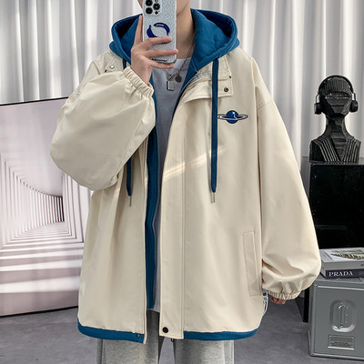 O jachetă lată și subțire pentru bărbați, cu glugă