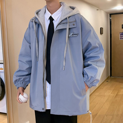 O jachetă lată și subțire pentru bărbați, cu glugă