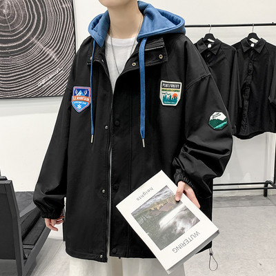 O jachetă lată și subțire pentru bărbați, cu glugă