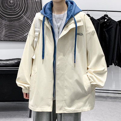 O jachetă lată și subțire pentru bărbați, cu glugă