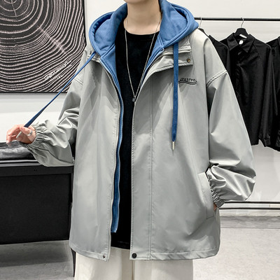 O jachetă lată și subțire pentru bărbați, cu glugă