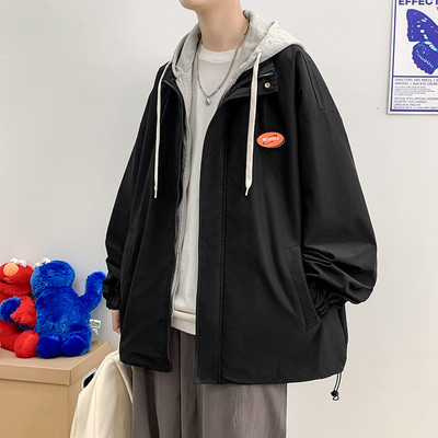 O jachetă lată și subțire pentru bărbați, cu glugă