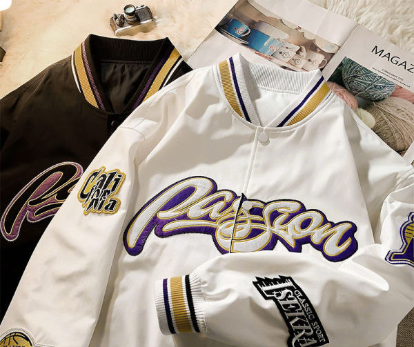 Ležerna jesenja jakna s natpisom