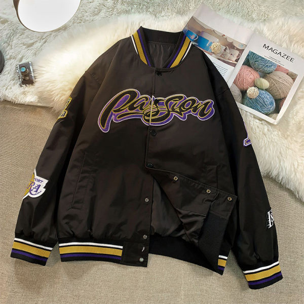 Ležerna jesenja jakna s natpisom