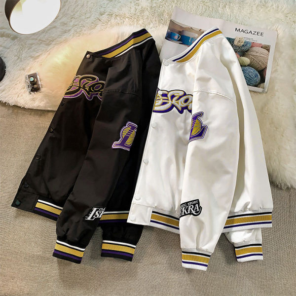 Ležerna jesenja jakna s natpisom