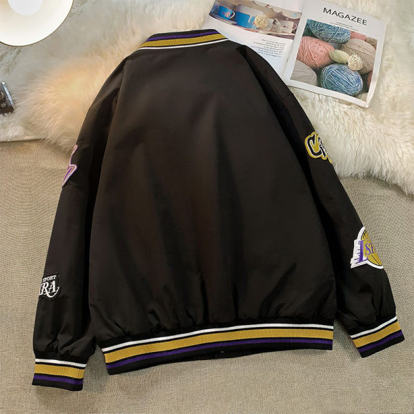 Ležerna jesenja jakna s natpisom