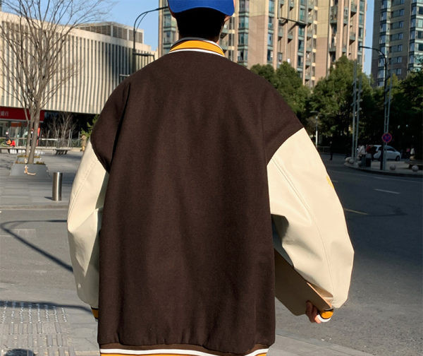 Vyriška sportinė beisbolo striukė su užrašais