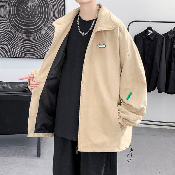 Alkalmi kabát magas gallérral és gumival