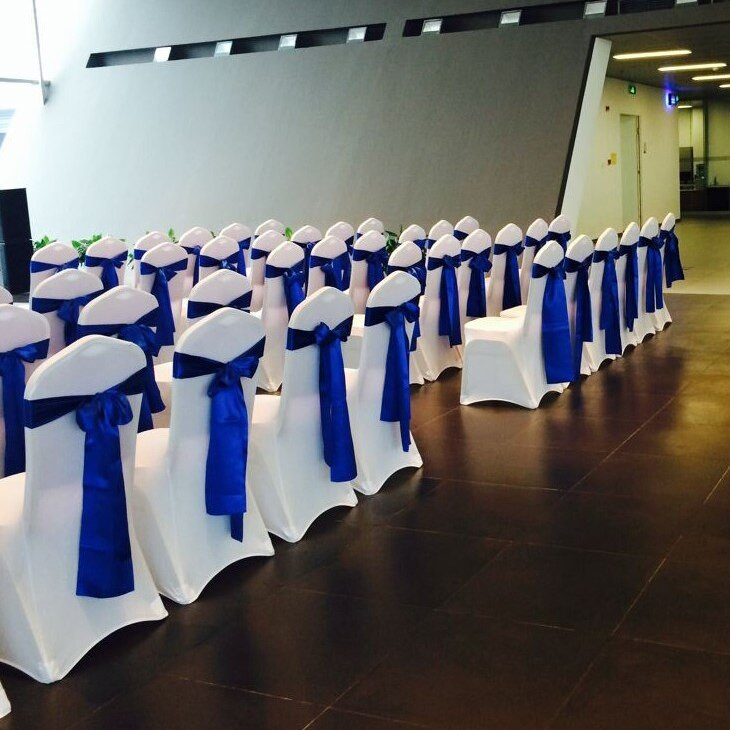 Veleprodaja 10KOM Vinocrvena satenska vrpca za stolice s mašnama za svadbene domjenke i bankete 6,7"X 108" (17X275CM) SCS15302