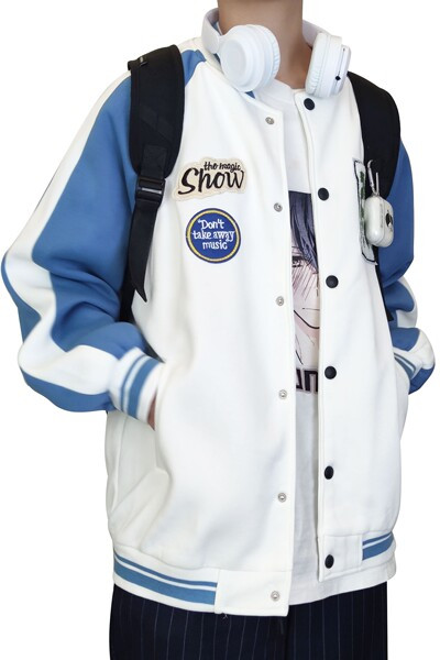 Plona beisbolo striukė su sagomis ir užrašais