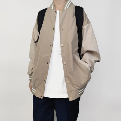 Pánska jarná bunda čistého modelu s gombíkmi a vreckom
