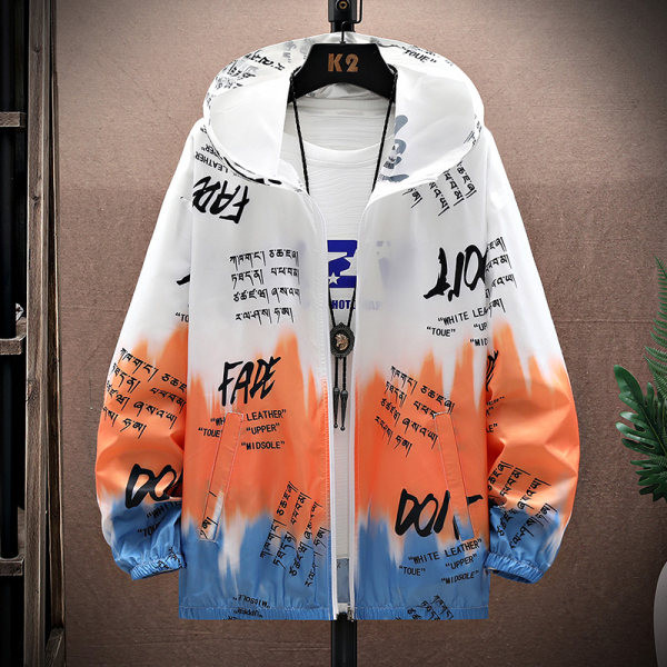 Ležerna muška vjetrovka s kapuljačom i natpisom