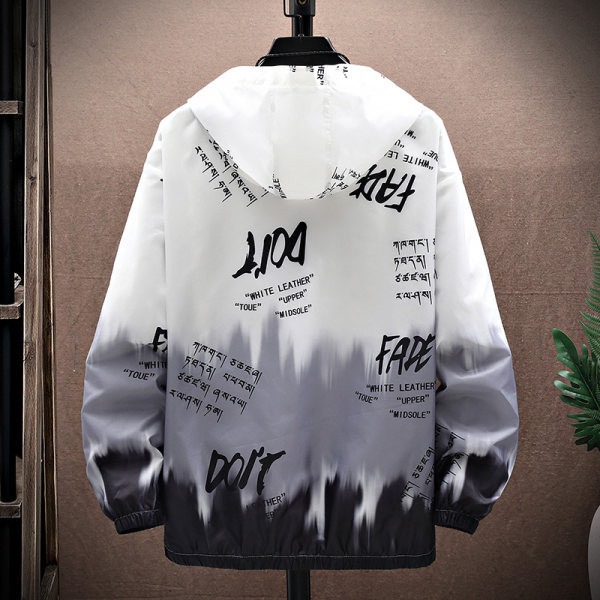 Ležerna muška vjetrovka s kapuljačom i natpisom