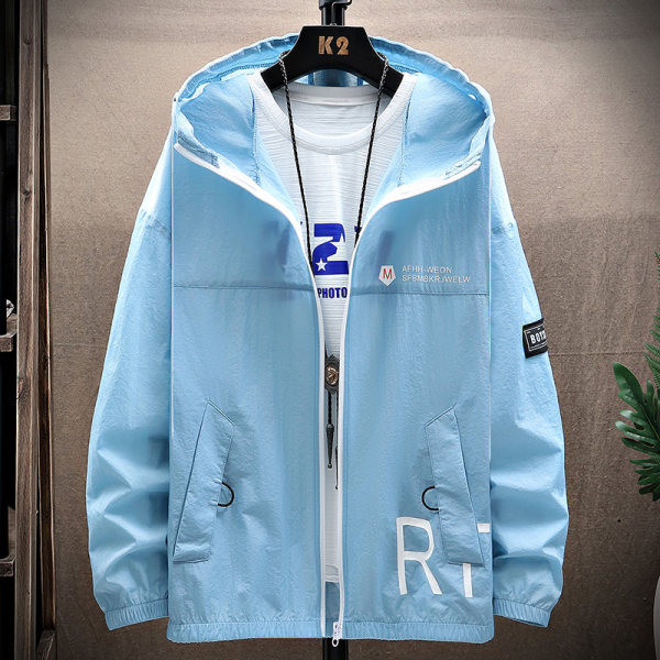 Nový model pánskej bundy s kapucňou a logom - typ vetrovky