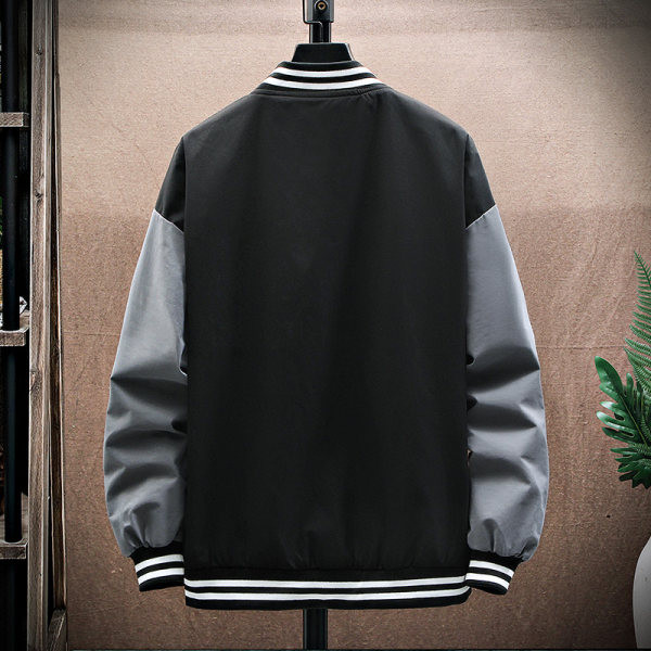 Jachetă de primăvară cu inscripții brodate și buzunar pentru bărbați