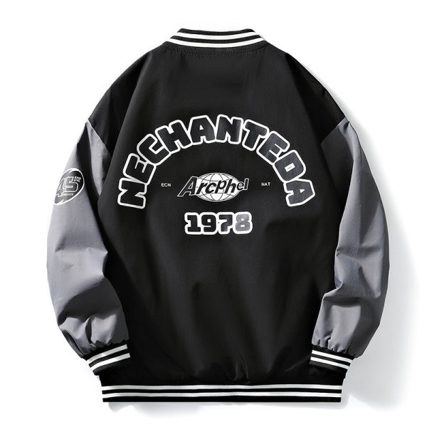 Vyriška sportinė striukė su išsiuvinėta užrašų kišene ir sagomis