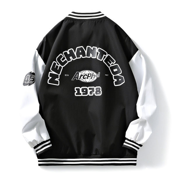 Vyriška sportinė striukė su išsiuvinėta užrašų kišene ir sagomis