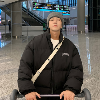 Széles mintás férfi kabát, hátoldalán hímzett felirattal