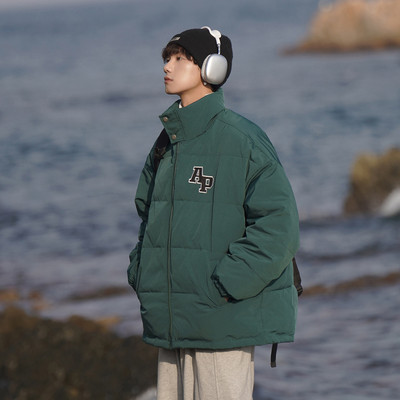 Jachetă pentru bărbați cu guler înalt și inscripții brodate