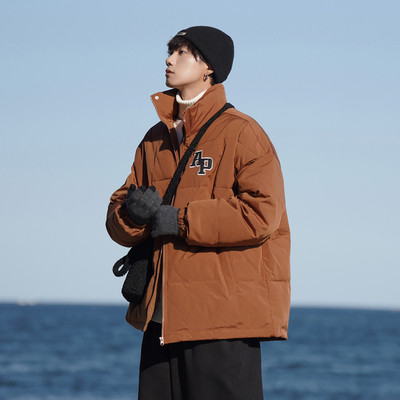 Jachetă pentru bărbați cu guler înalt și inscripții brodate