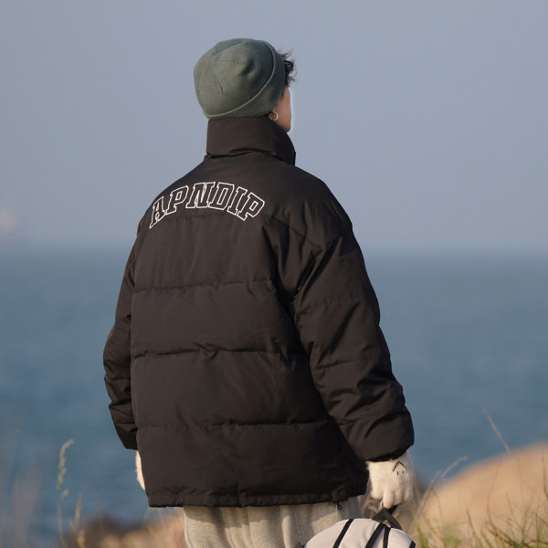 Jachetă pentru bărbați cu guler înalt și inscripții brodate