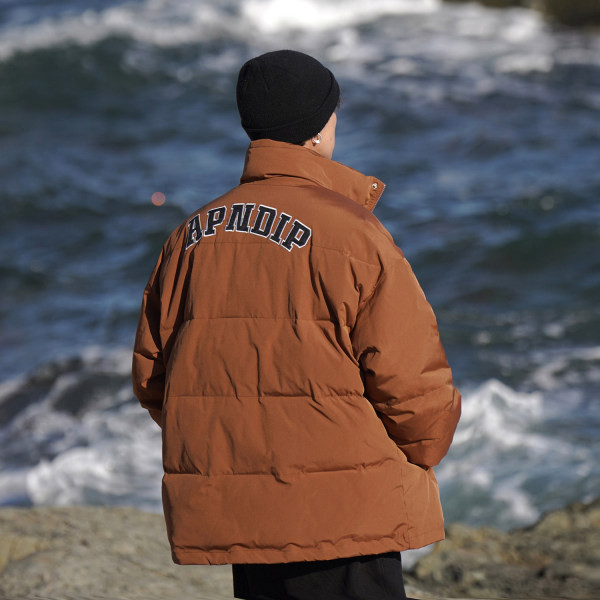 Jachetă pentru bărbați cu guler înalt și inscripții brodate