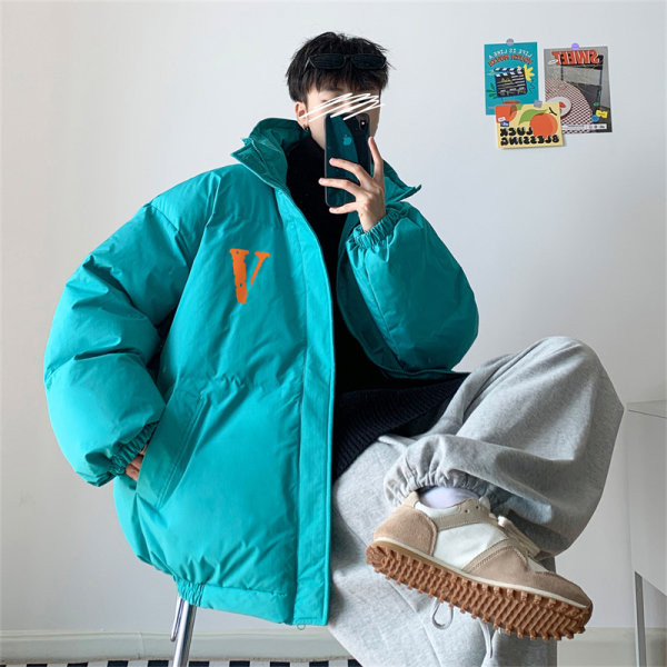 Férfi téli kabát magas gallérral és felirattal