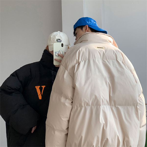 Férfi téli kabát magas gallérral és felirattal