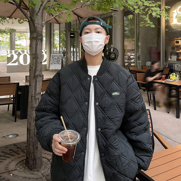 Ležerna muška jakna s logotipom i gumbima