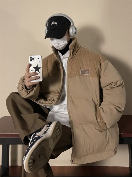 Zimski grijač s dijelovima od samta i natpisom