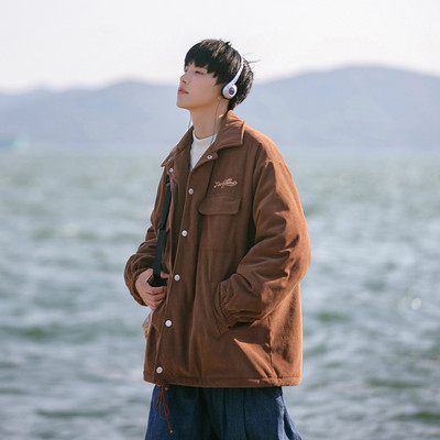 Ležerna muška jakna s klasičnim džepom na ovratniku i kopčanjem na gumb