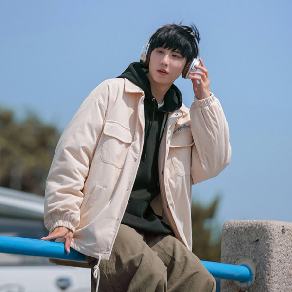 Ležerna muška jakna s klasičnim džepom na ovratniku i kopčanjem na gumb