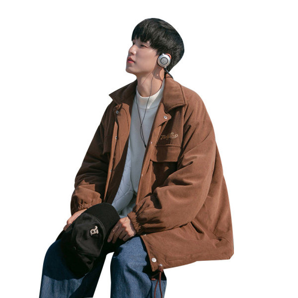 Ležerna muška jakna s klasičnim džepom na ovratniku i kopčanjem na gumb