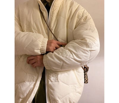 Plataus modelio vyriškas švarkas - su užtrauktuku ir kišene