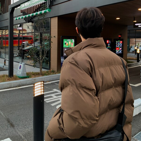 Vyriška laisvalaikio žieminė striukė su aukšta apykakle