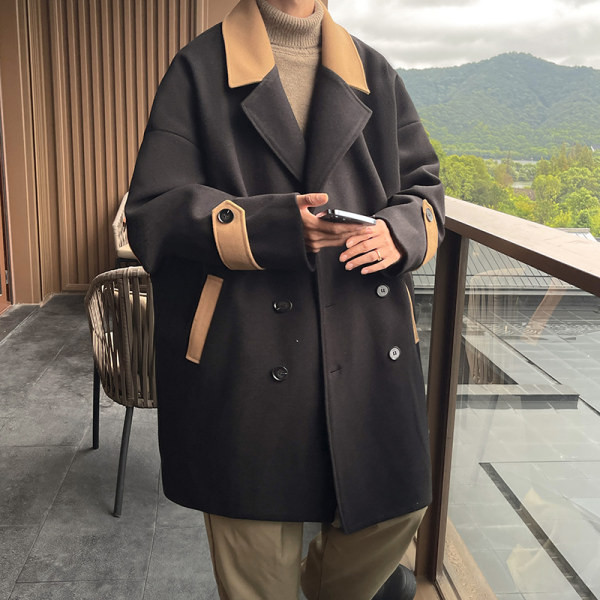 Široki model muškog zimskog kaputa sa špicastim dekolteom