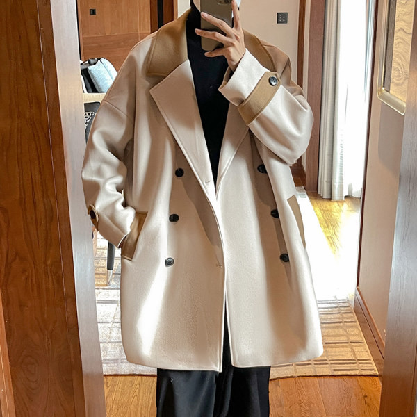 Široki model muškog zimskog kaputa sa špicastim dekolteom