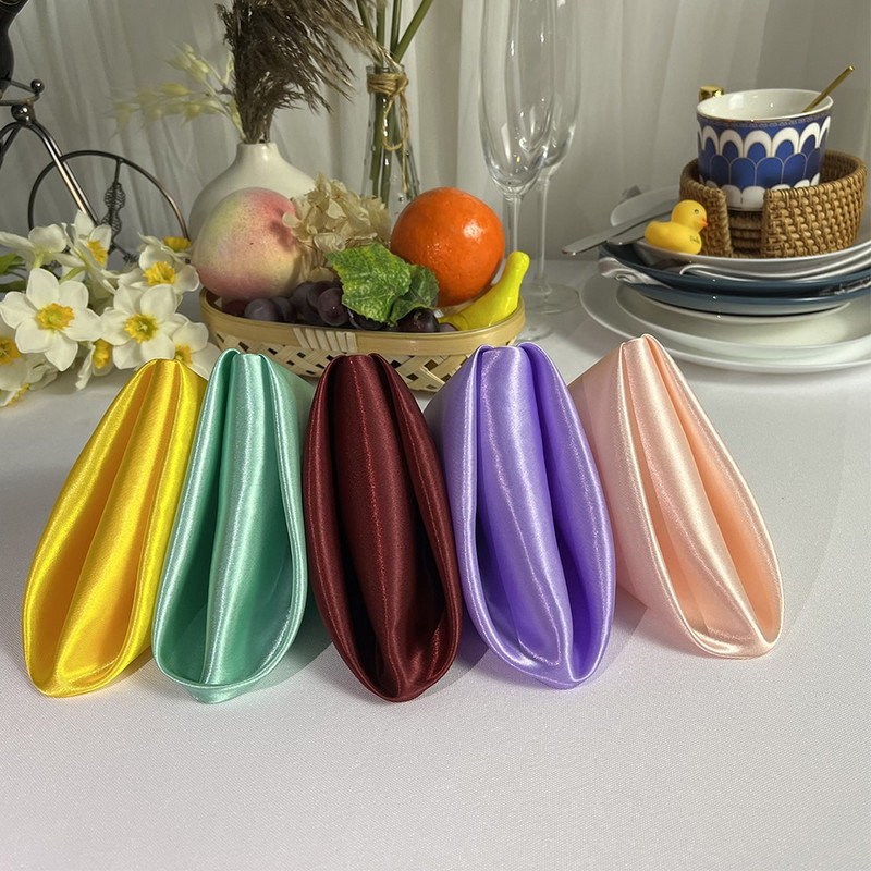 10db/tétel Négyzet alakú szatén asztali szalvéták puha zsebkendő Romantikus esküvői bankett asztalterítő vacsora dekoráció egyedi szalvéták