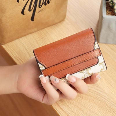 Kis női pénztárca dokumentumok és kártyák tárolására