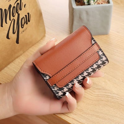 Kis női pénztárca dokumentumok és kártyák tárolására