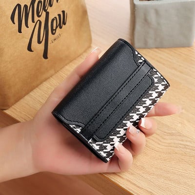 Kis női pénztárca dokumentumok és kártyák tárolására