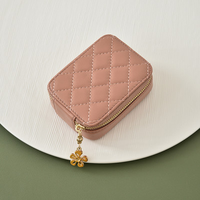 Portofel de dama din piele ecologica cu o floare decorativa