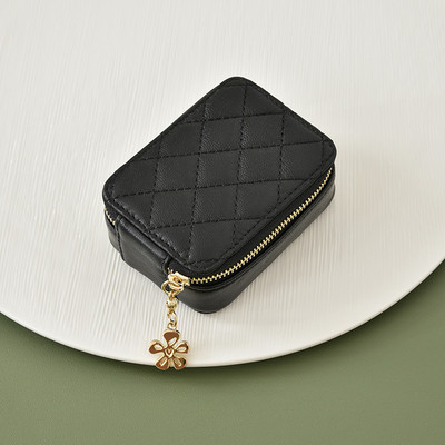 Portofel de dama din piele ecologica cu o floare decorativa