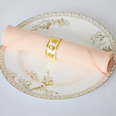 25 db Négyzet alakú szatén asztali szalvéta puha zsebkendő Romantikus esküvői bankett asztalterítő vacsora dekoráció egyedi szalvéták 48x48cm