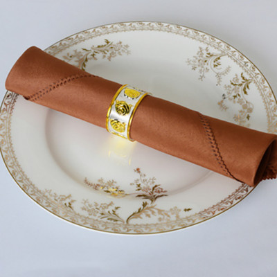 25 db Négyzet alakú szatén asztali szalvéta puha zsebkendő Romantikus esküvői bankett asztalterítő vacsora dekoráció egyedi szalvéták 48x48cm