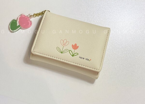 Poșetă mică de damă cu decor floral din metal