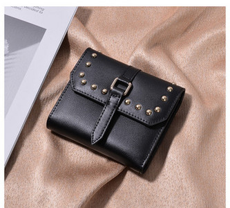 Portofel de dama din piele cu carouri metalice