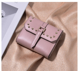 Portofel de dama din piele cu carouri metalice