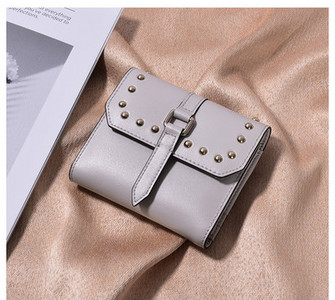 Portofel de dama din piele cu carouri metalice