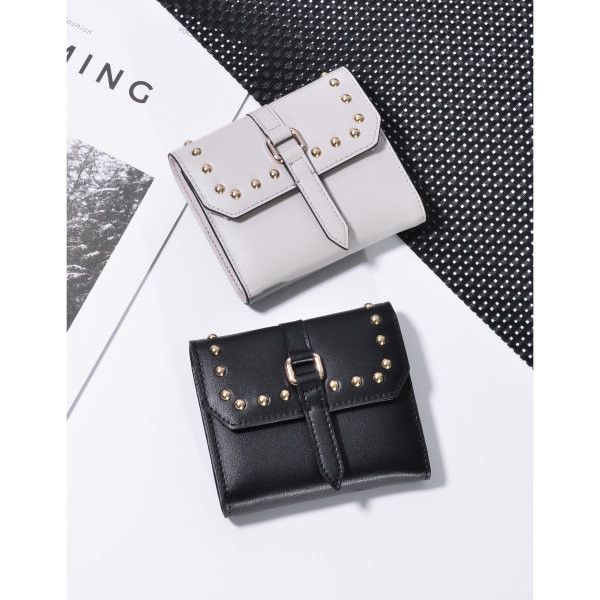 Portofel de dama din piele cu carouri metalice